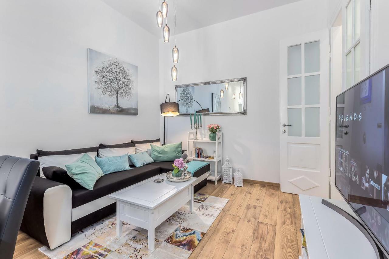 Galerija Apartment Rijeka Bagian luar foto