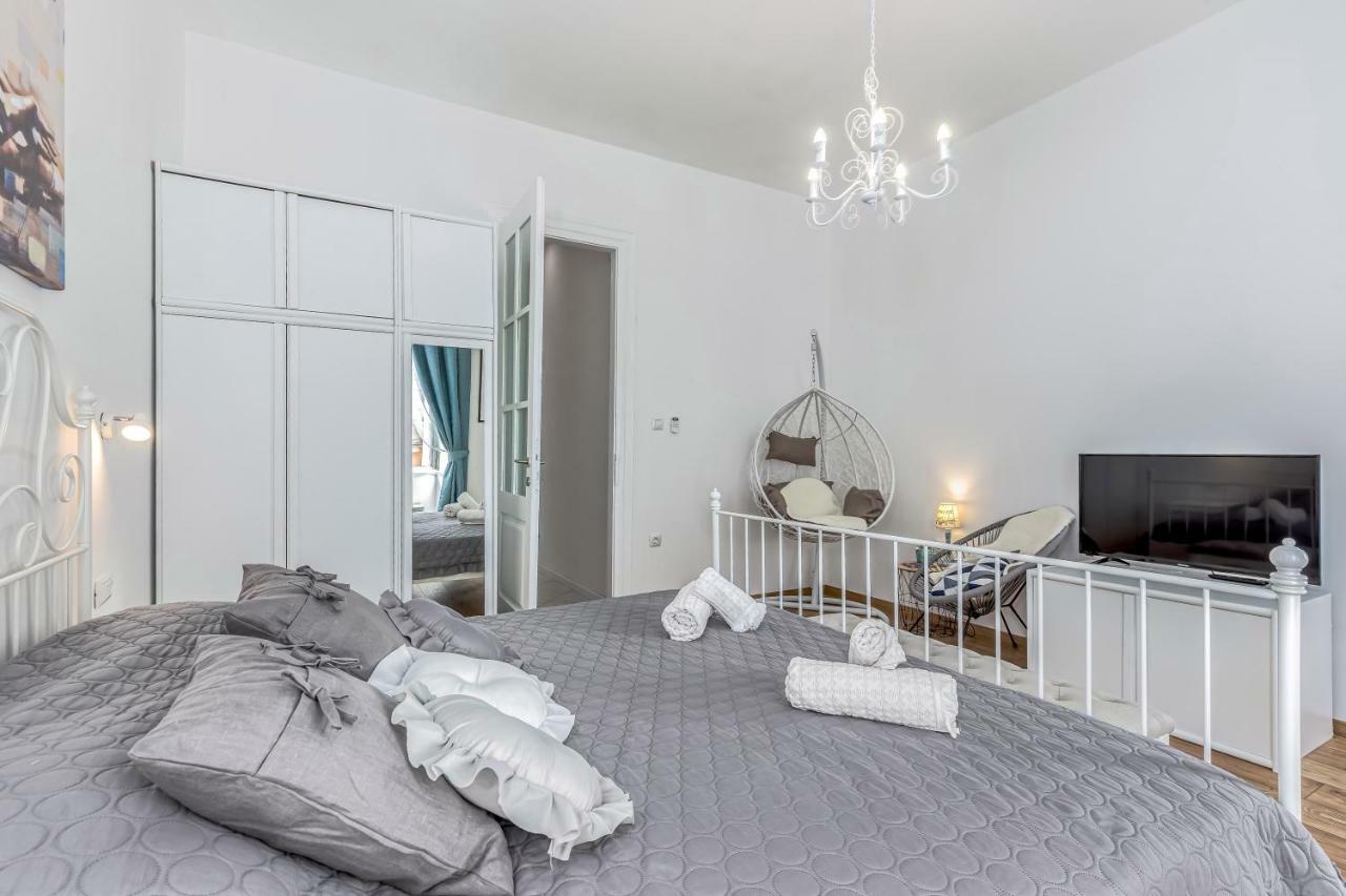 Galerija Apartment Rijeka Bagian luar foto