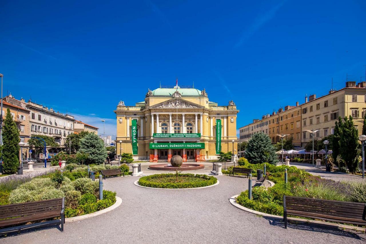 Galerija Apartment Rijeka Bagian luar foto